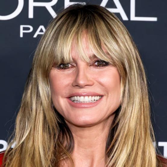 Гайді Клум вразила зухвалою прозорою блузою на прем'єрі Періс Гілтон