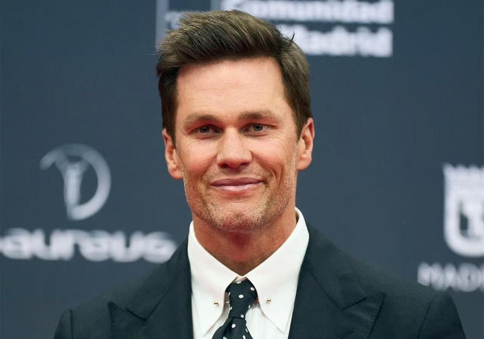 Том Брейді здивував мережу образом з однією рукавичкою під час трансляції FOX Sports