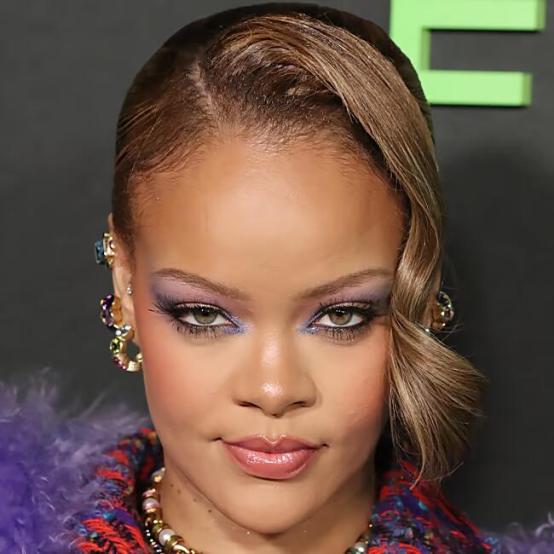 Ріанна приголомшила Нью-Йорк епатажним поєднанням хутра та спортивного стилю