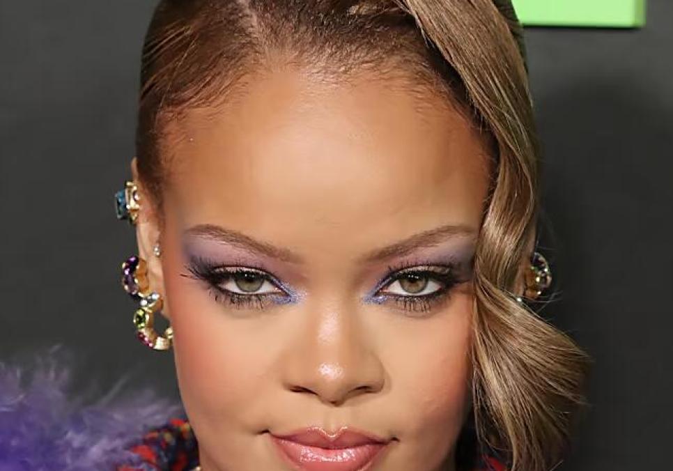 Ріанна приголомшила Нью-Йорк епатажним поєднанням хутра та спортивного стилю