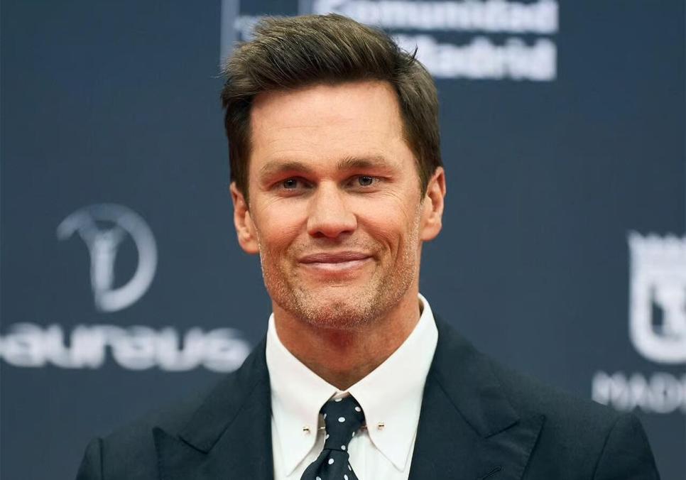 Том Брейді розважається з Алікс Ерл у Сент-Бартсі на тлі новин про таємне весілля Жизель Бюндхен