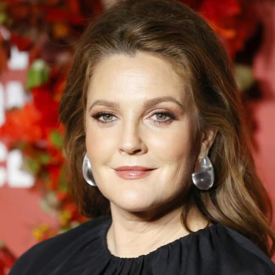 Дрю Беррімор підкорила мережу відео без макіяжу: «Старіння — це привілей»