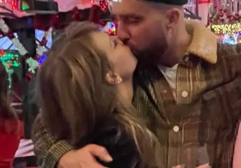 Тревіс Келсі злякався реакції Тейлор Свіфт через незнання її пісні