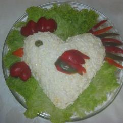 Рецепти:  Смачний ситний домашній салатик «Півник»