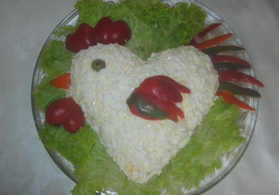 Рецепти:  Смачний ситний домашній салатик «Півник»