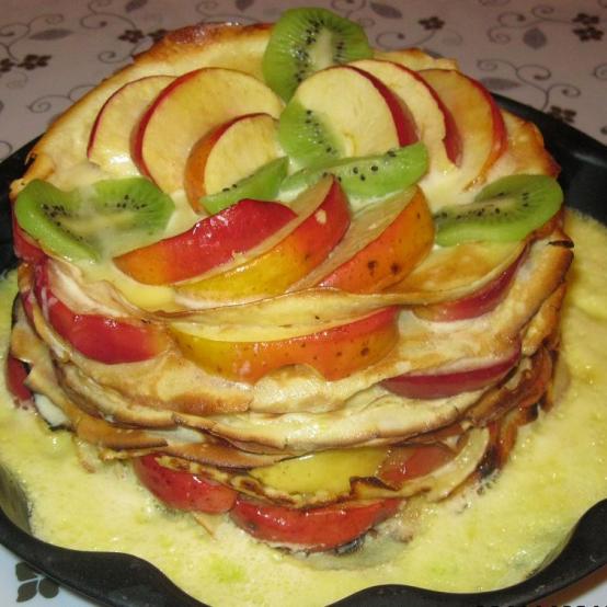 Рецепти:  Смачний ніжний млинцевий торт з яблуками