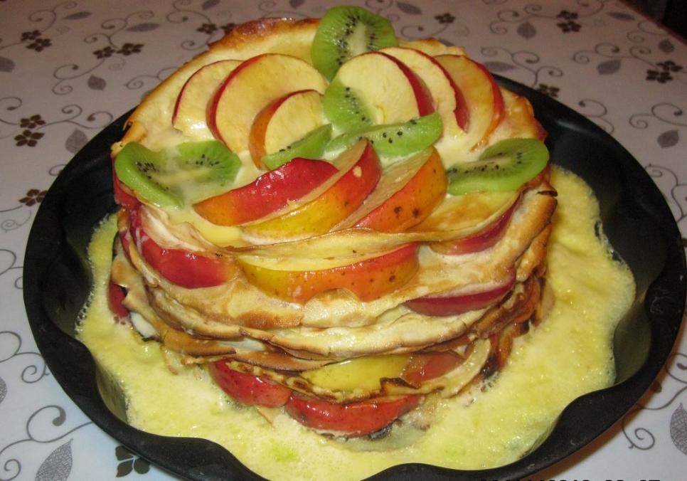 Рецепти:  Смачний ніжний млинцевий торт з яблуками