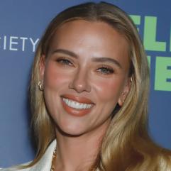 Скарлетт Йоганссон вразила елегантним образом на презентації The Outset