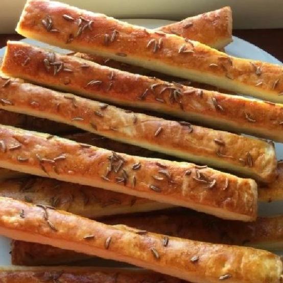 Рецепти:  Смачні домашні дріжджові сирні палички