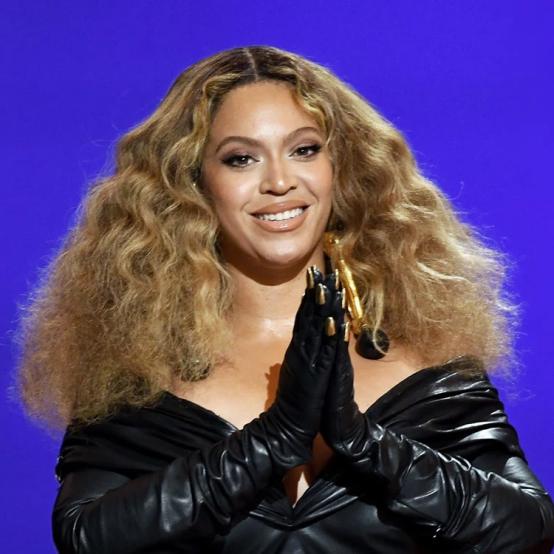 Бейонсе засвітилась на Гран-прі «Формули-1» у стильній гоночній формі