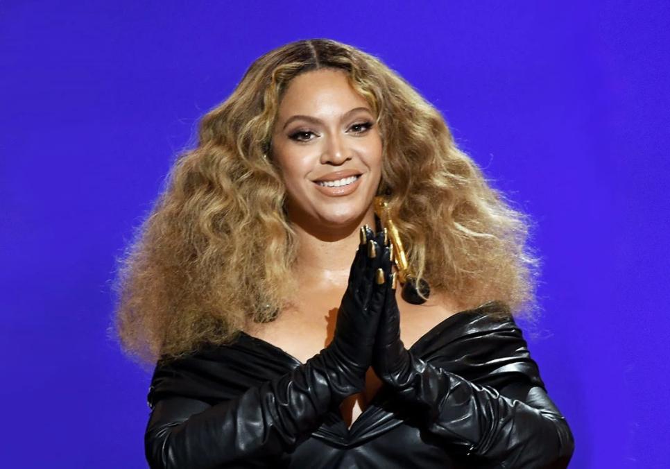 Бейонсе засвітилась на Гран-прі «Формули-1» у стильній гоночній формі