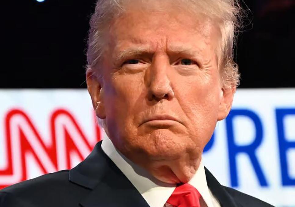 Дональд Трамп пояснив появу синців на руках високими дозами ліків та частими рукостисканнями