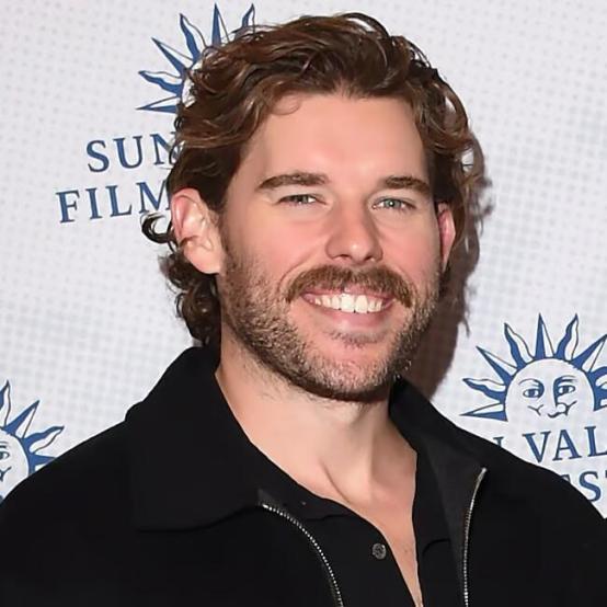 Кріс Шварценеггер вразив мережу стрункою фігурою в новому святковому відео