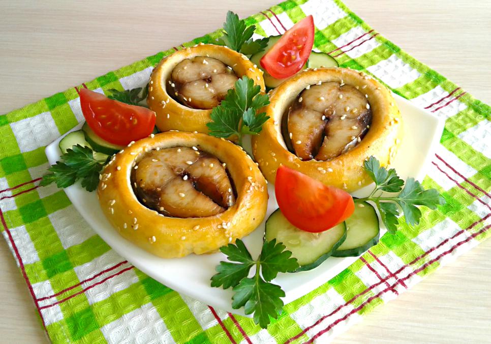 Рецепти:  Смачні домашні ситні відкриті пиріжки з рибою