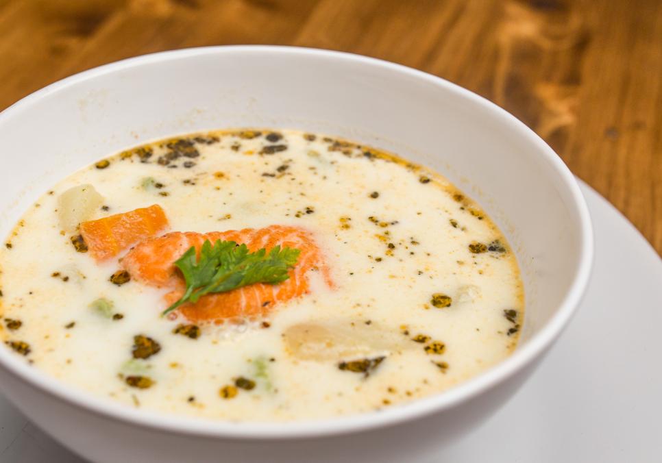 Рецепти:   Смачний домашній вершковий суп із лососем