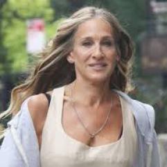 Сара Джессіка Паркер: тріумфальне отримання премії Керол Бернетт на «Золотому вечорі»