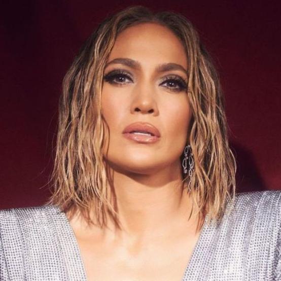 Дженніфер Лопес приголомшила сміливою сукнею під час вінтажного шопінгу