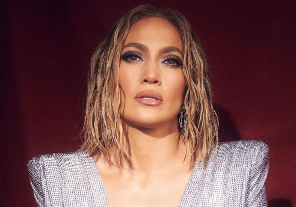 Дженніфер Лопес приголомшила сміливою сукнею під час вінтажного шопінгу