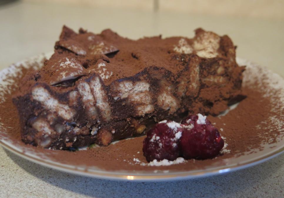 Рецепти:   Смачний домашній шоколадний торт (без випікання)