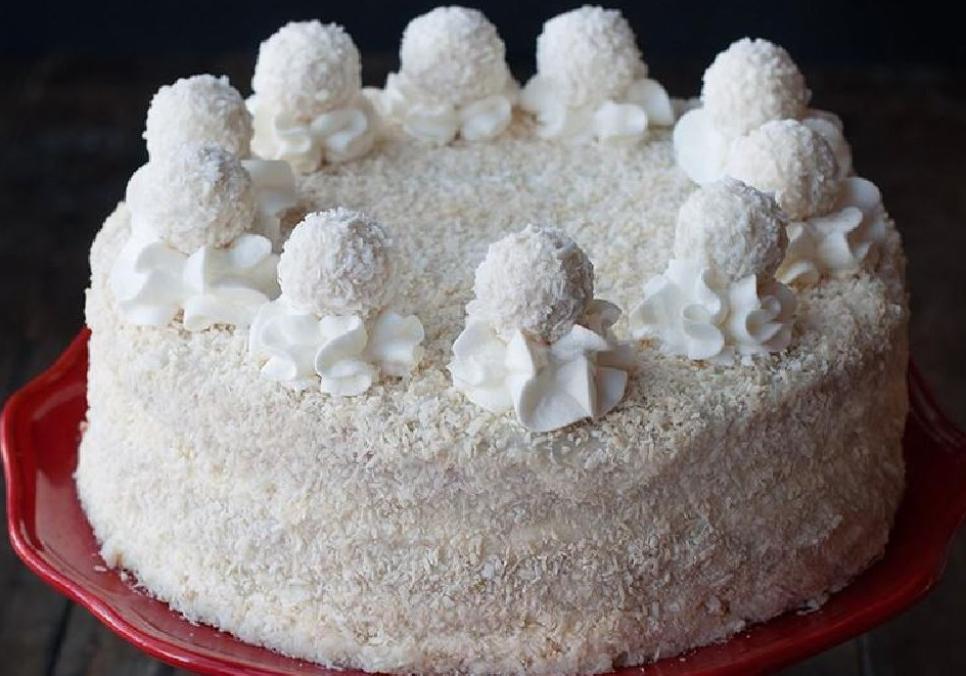 Рецепти:   Смачний домашній святковий торт «Рафаелло»