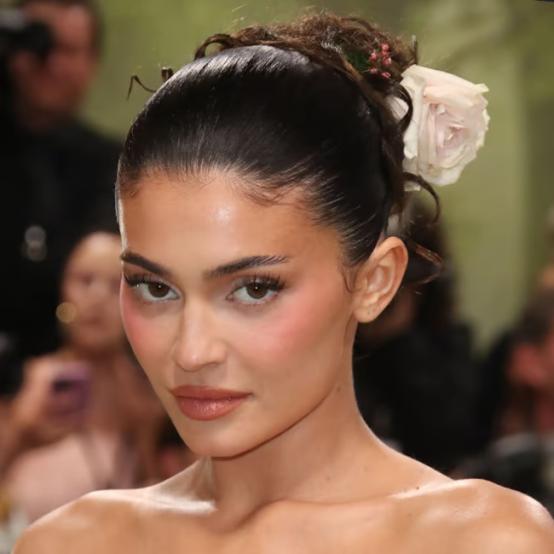 Кайлі Дженнер заінтригувала шанувальників історією своїх татуювань та коханих на літеру Т