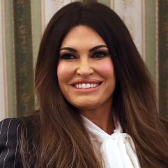 Кімберлі Гілфойл підкорює Відень у статусі посла США та реагує на заручини колишнього