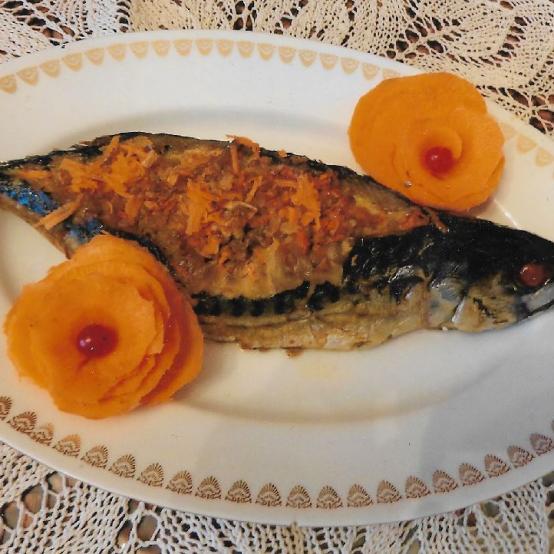 Рецепти:   Смачна ароматна скумбрія (мокрель), запечена з овочами