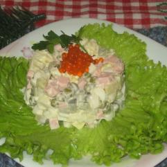 Рецепти:  Смачний ситний домашній салат «Олів’є» з язиком