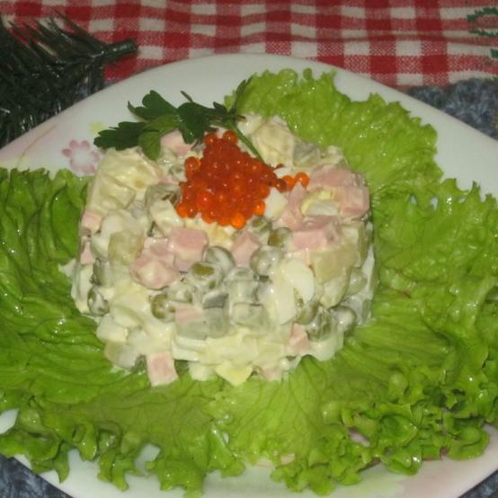 Рецепти:  Смачний ситний домашній салат «Олів’є» з язиком