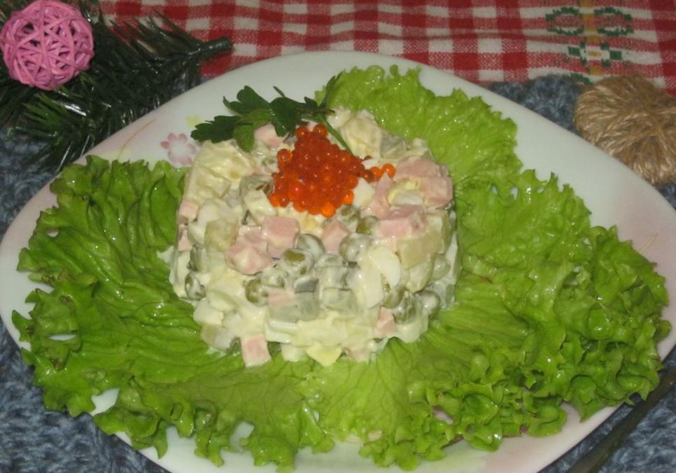 Рецепти:  Смачний ситний домашній салат «Олів’є» з язиком