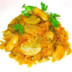 Рецепти:    Смачна тушкована  капуста  з грибами і квасолею