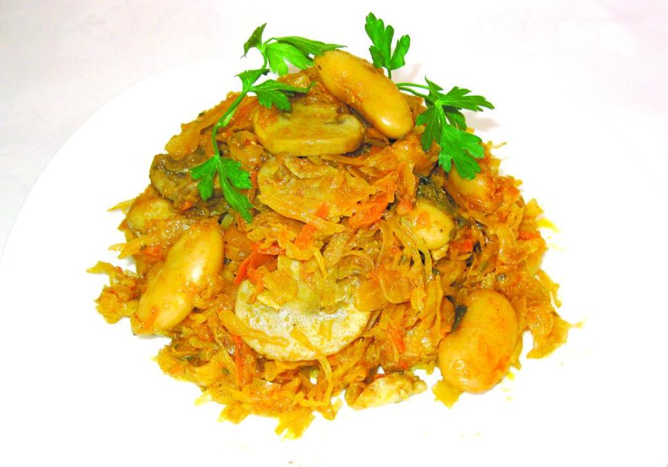 Рецепти:    Смачна тушкована  капуста  з грибами і квасолею