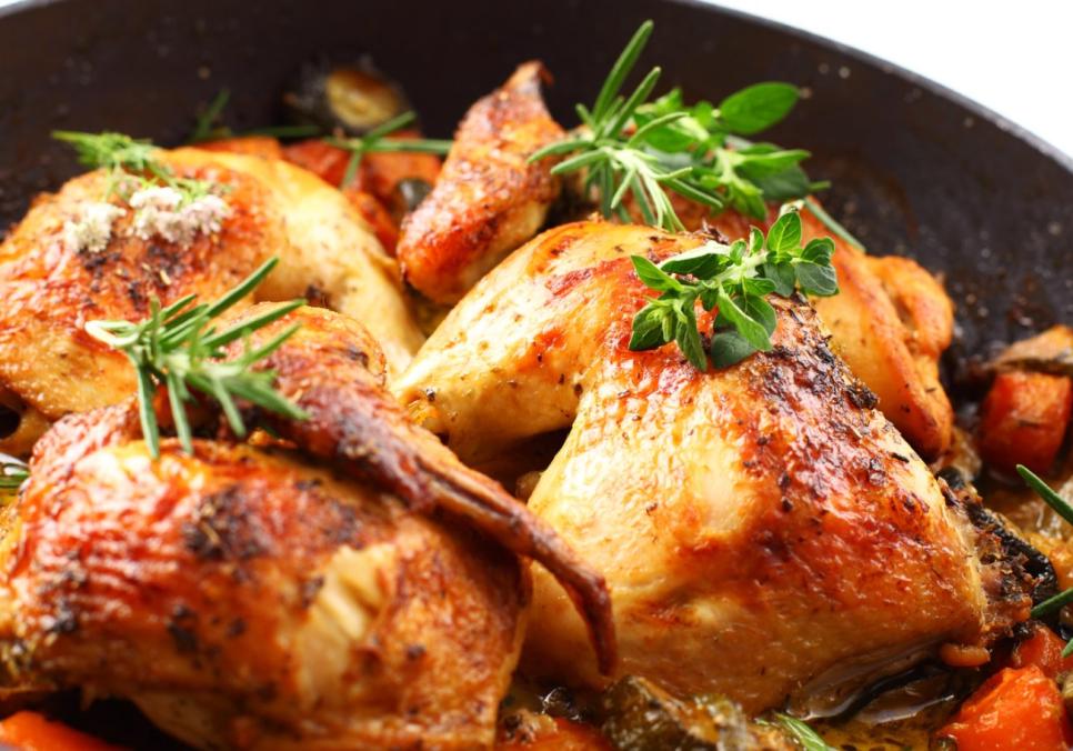 Рецепти:   Смачні апетитні курячі гомілки  з моховиками в соусі