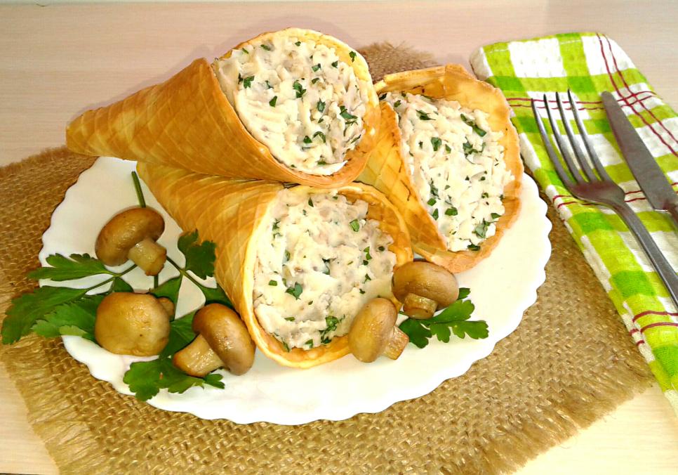 Рецепти:   Смачні вафельні конуси з квасолево-грибною начинкою