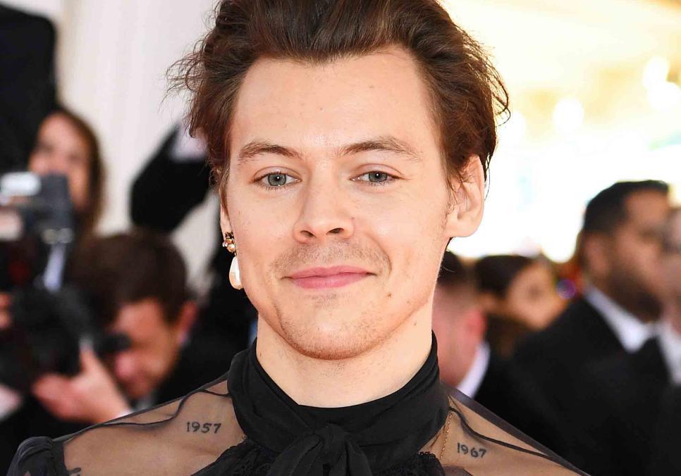 Гаррі Стайлз приголомшив фанатів бійкою та танцями у новому кліпі Aperture