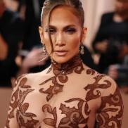 Дженніфер Лопес: вінтажний шик та ігрова відповідь хейтерам на «Золотому глобусі 2026»