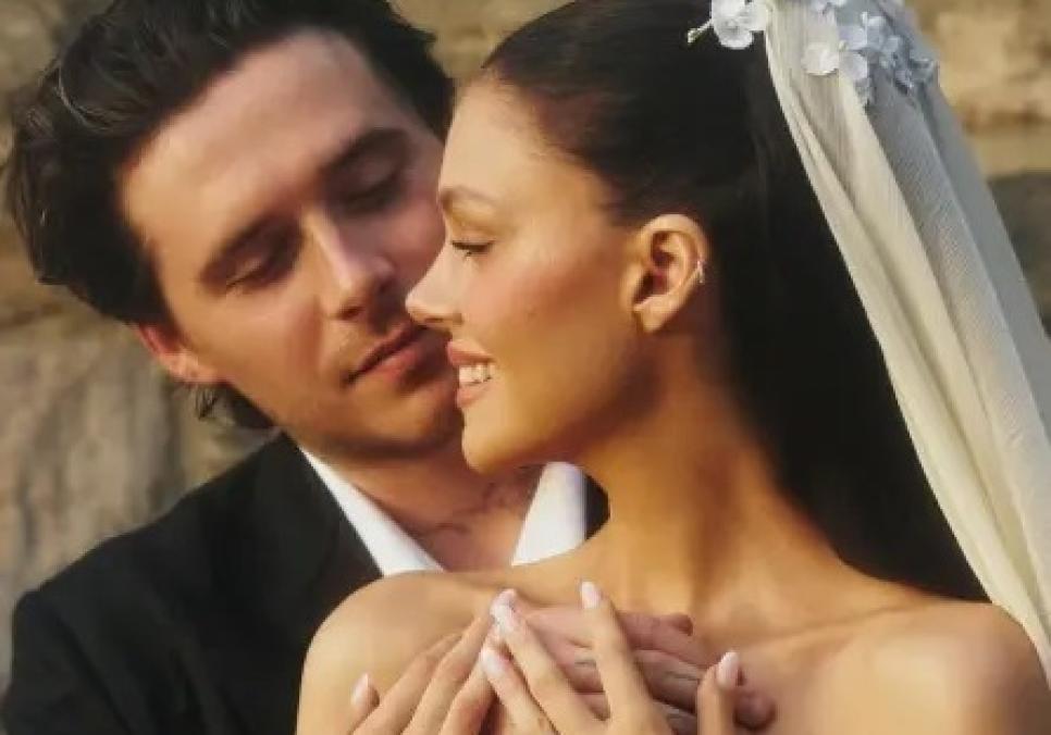 Бруклін Бекхем звинуватив матір у приниженні на власному весіллі