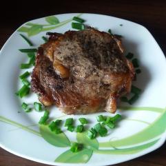 Рецепти:  Смачні апетитні яловичі стейки