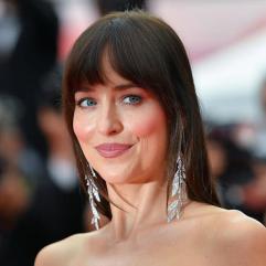 Дакота Джонсон вразила підтягнутою фігурою після розриву з Крісом Мартіном