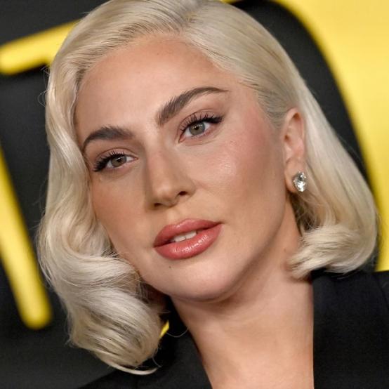 Леді Гага повертається до чорного і завершує європейський Mayhem Ball-тур у Парижі