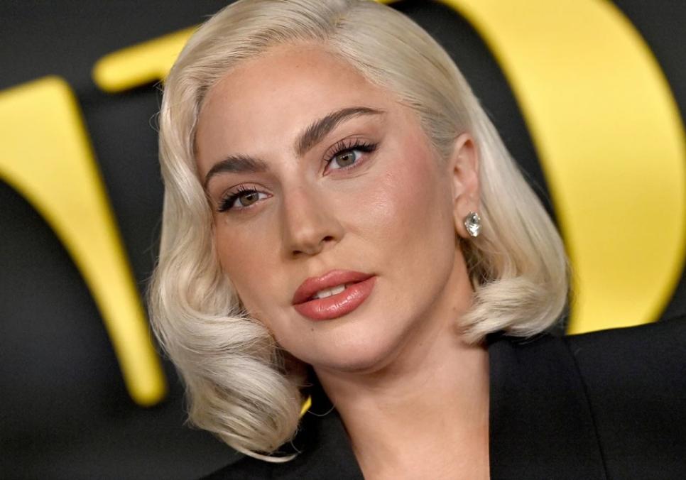 Леді Гага повертається до чорного і завершує європейський Mayhem Ball-тур у Парижі