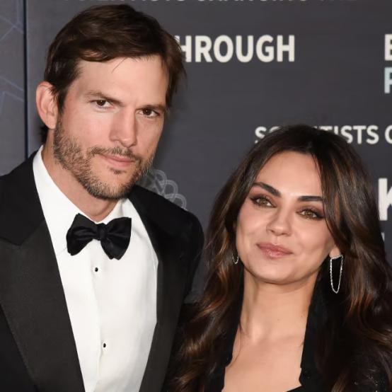 Ештон Кутчер та Міла Куніс повернулися на червону доріжку великого кіно