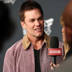 Том Брейді уникає запитань про новий роман після кокетливої вечірки з Алікс Ерл