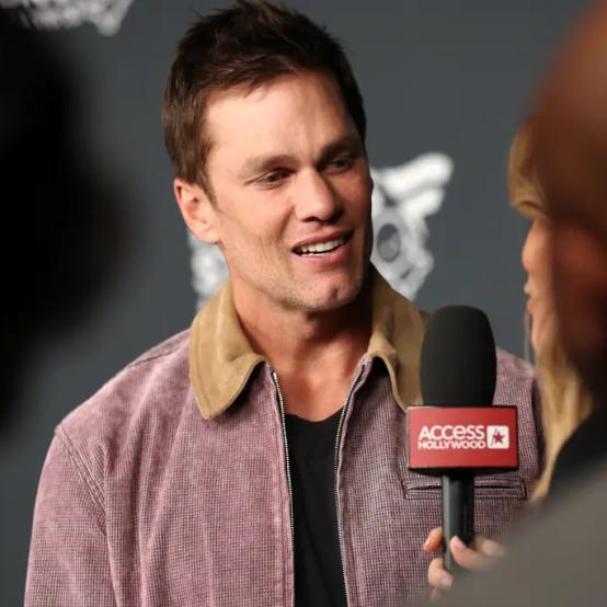 Том Брейді уникає запитань про новий роман після кокетливої вечірки з Алікс Ерл