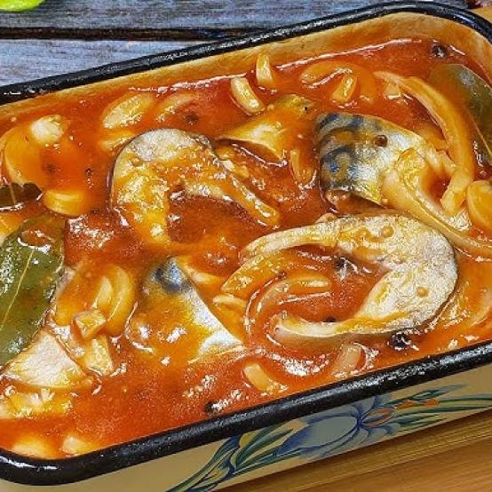 Рецепти:  Смачна апетитна маринована скумбрія