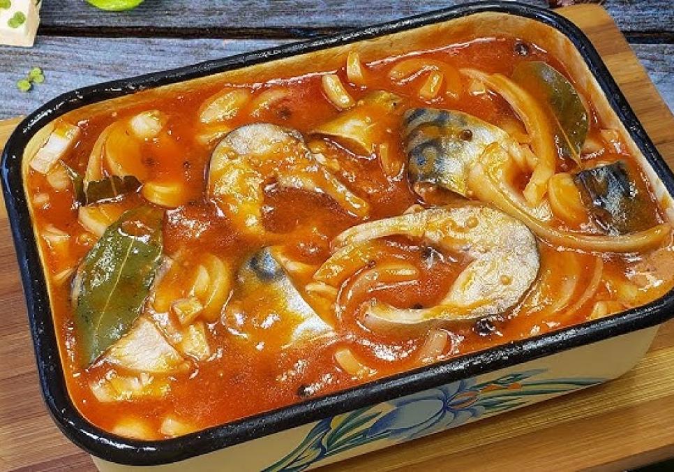 Рецепти:  Смачна апетитна маринована скумбрія