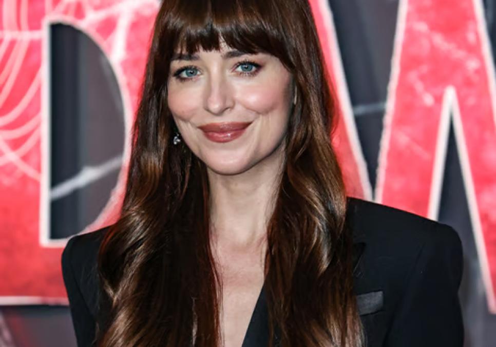 Дакота Джонсон закрутила роман із музикантом Role Model після розриву з Крісом Мартіном