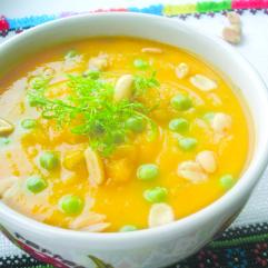 Перші страви: Гарбузовий крем-суп з арахісом