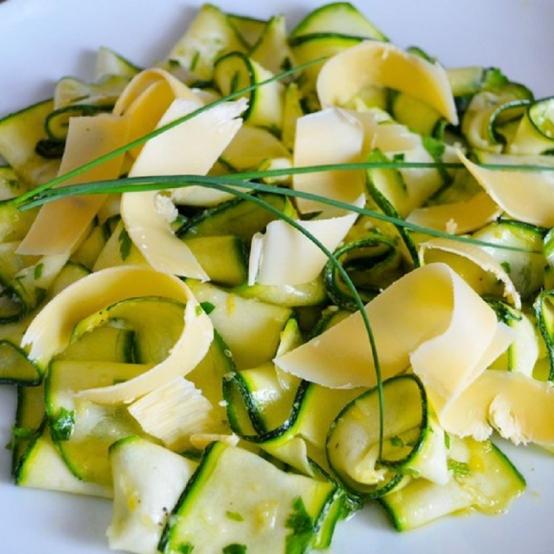 Рецепти салатів: Салат із цукіні та сиром