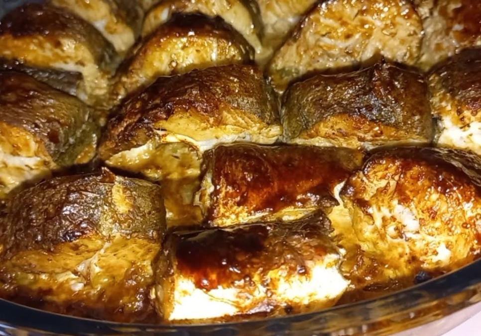 Рецепти: Смачний апетитний хек з овочами, запечений у духовці Рецепти: Смачний апетитний хек з овочами, запечений у духовці